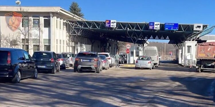 Radarë, makina inteligjente dhe patrullime në afërsi të bankave/ Policia shton masat për festat e fundvitit