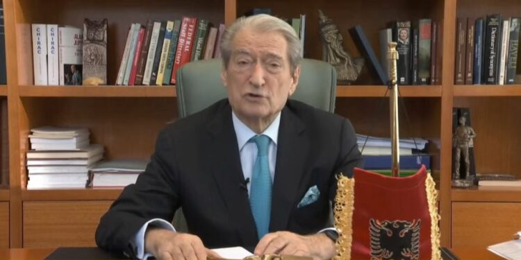 “Krimi kontrollon edhe qelitë më të sigurta të burgjeve”, Berisha hedh akuza të ashpra