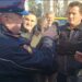“Hapeni rrugën të kalojnë makinat”, policia i kërkon që protestuesit të lirojnë rrugën, Noka: Duhet të kishit marrë masa!