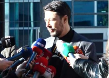 “S’kam nisur asnjë faks”, Shkëlzen Berisha: Teatër politik, në mëngjes thirret djali, në drekë babai