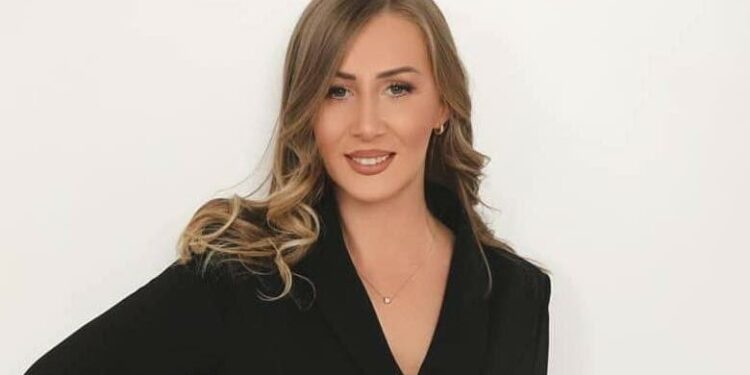 Ngjarje e rëndë në Kosovë, 34-vjeçarja hidhet nga kati i dytë i hotelit dhe humb jetën, pak kohë më parë edhe i shoqi kreu vetëvrasje