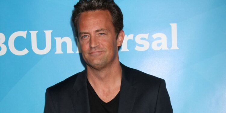 Zbulime të reja për vdekjen e Matthew Perry, gratë nga një aplikacion takimesh i “dërgonin” pilula dhe drogë