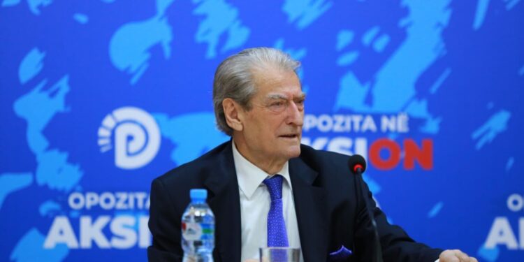 “Masat ndaj Berishës pa akuzë konkrete”, reagojnë avokatët e ish-kryeministrit: Nuk ka asnjë procedurë që pengon komunikimin