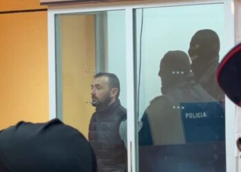 “Hape derën se të vrava”/ Vëzhguesi i ajrimit në Peqin: Si më kërcënoi Sokol Mjacaj