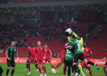 Pikante nga finalja e Superkupës/ Murataj ngacmon Mëllugjën, Partizanin e çmend… shtesa