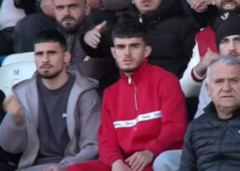 Tirana-Vllaznia/ Lojtarët e Partizanit në shkallët e “Selman Stërmasit”, Fanatics nuk përmbahen