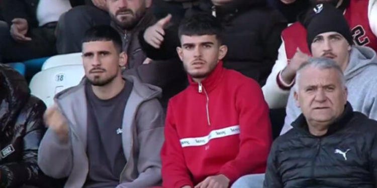 Tirana-Vllaznia/ Lojtarët e Partizanit në shkallët e “Selman Stërmasit”, Fanatics nuk përmbahen