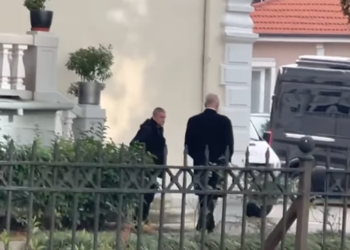 VIDEO/ Rama hyn fshehurazi në Kuvend, dalin pamjet