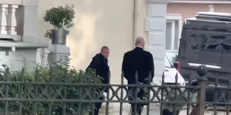 VIDEO/ Rama hyn fshehurazi në Kuvend, dalin pamjet