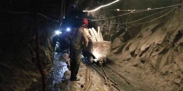 Aksidentohet në minierë/ 36-vjeçari dërgohet në spital