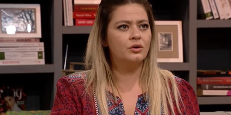 “Më pushuan nga puna për 7 minuta”: Të nesërmen nëna ime ndërroi jetë