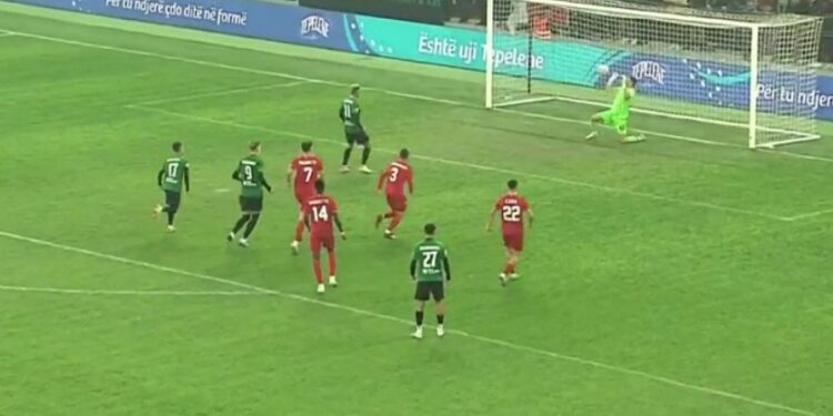 Magjike! Pano Qirko pret penalltinë me “Panenka” të Fernandos (VIDEO)