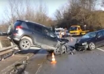 Aksident i rëndë në Qukës/ Përplasen dy automjete, tre të plagosur