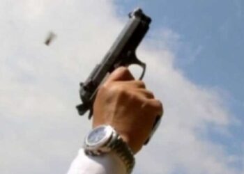 Të shtëna me armë në qytetin shqiptar, vriten 3 persona