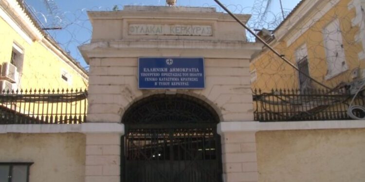 Vazhdon greva e urisë nga shqiptarët në burgjët e Korfuzit