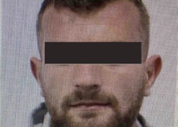 Goditi 10 herë me thikë 73-vjeçarin në Greqi gjatë tentativës për ta grabitur, del fotoja e shqiptarit