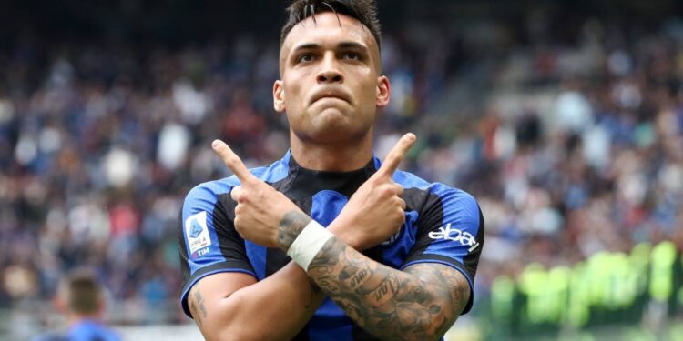 Balotelli i bindur: Lautaro më i mirë se Lewandowski