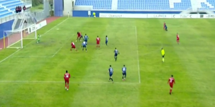 VIDEO/ Mensah e zhyt topin në rrjetë