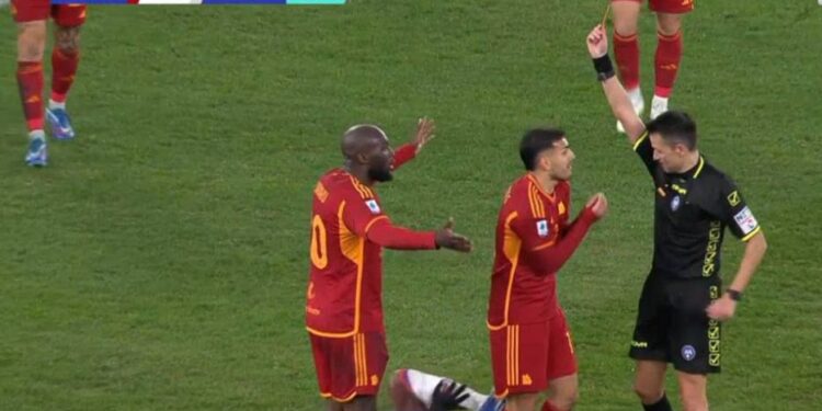 Dëmtim, traversë dhe dy të kuq! Roma reziston përballë Fiorentinës