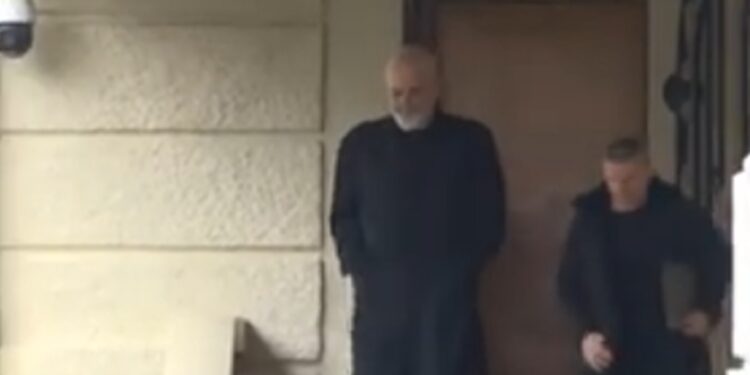Rama i ashpër me deputetët/ Paralajmëron zgjedhje të parakohshme?!