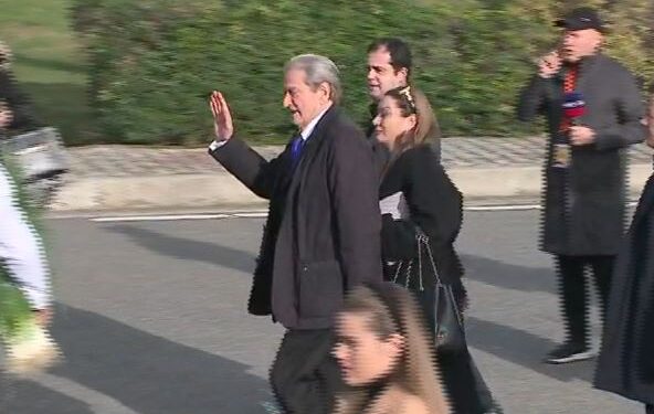Sot pritet heqja e imuntetit të tij, Berisha mbërrin në parlament
