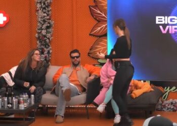 ‘Femër me probleme mendore’/ Plas debati mes Shqipes dhe Santianës