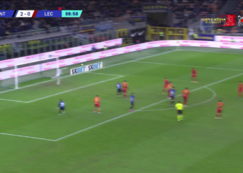 VIDEO/ Asllani “flirton” me golin, mesfushori shqiptar realizon super goditje