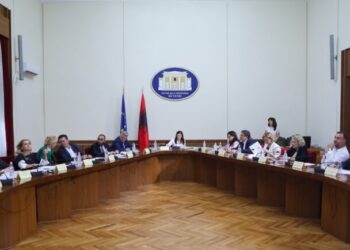 Mblidhet Konferenca e Kryetarëve, do të shqyrtohet programi i Kuvendit. E pranishme nga opozita vetëm…