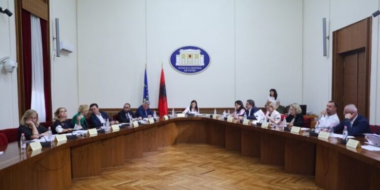 Mblidhet Konferenca e Kryetarëve, do të shqyrtohet programi i Kuvendit. E pranishme nga opozita vetëm…