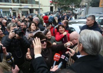 “Masa ndaj meje, staliniste!”, Berisha: Ta harrojnë se do të më ndalin për fjalën e lirë!