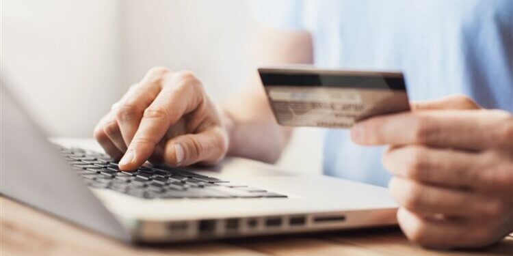 Çfarë blenë më shumë në internet burrat dhe gratë gjatë 2023?!