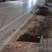 Përplasen dy makina në Fier, njëra përfundon në trotuar