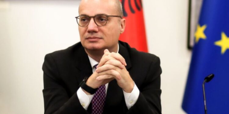 Ministri i Jashtëm Igli Hasani në Kosovë, arsyeja pse nuk do të takohet me Kurtin