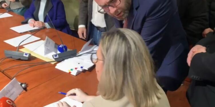 “Po i shërben Edi Ramës”, plas sherri sot te “Media”