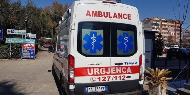 E rëndë/ Ndezi zjarr për t’u ngrohur, gjendet i djegur 49-vjeçari në Kolonjë, dyshohet se…