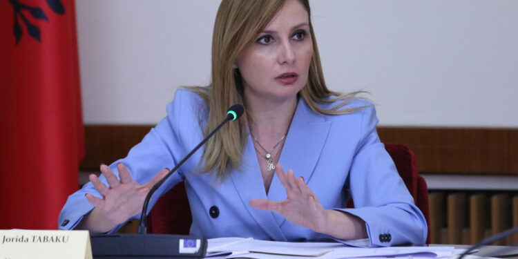 Tabaku tregon ‘prapaskenat’: Frika e qeverisë nga të dhënat e Censit, ja pse nuk i publikon
