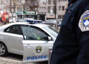 Sherri mes çiftit përfundon në polici/ Gruaja dhunon burrin, arratiset duke i marrë makinën dhe paratë, por…
