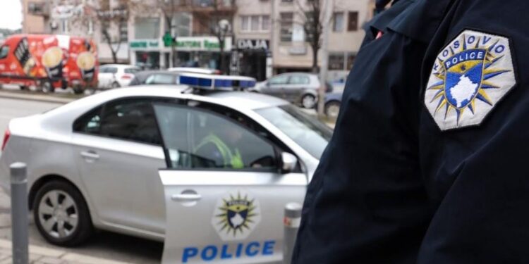 Sherri mes çiftit përfundon në polici/ Gruaja dhunon burrin, arratiset duke i marrë makinën dhe paratë, por…
