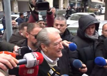 “Fitore!”, Berisha flet pak para marrjes në pyetje, mesazhi nga SPAK: Jam këtu për të denoncuar Ramën dhe grupin e organizuar kriminal në këtë ndërtesë