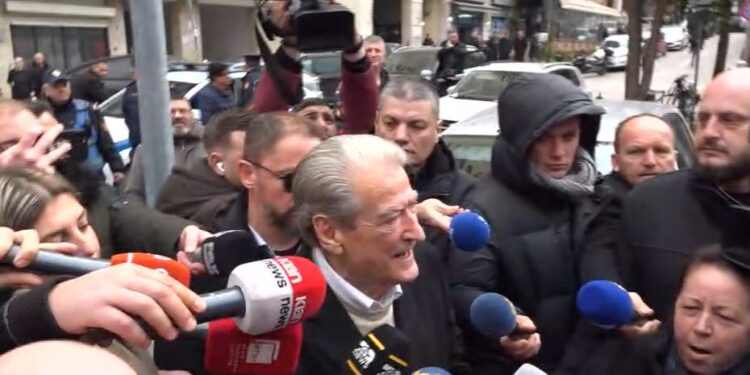 “Fitore!”, Berisha flet pak para marrjes në pyetje, mesazhi nga SPAK: Jam këtu për të denoncuar Ramën dhe grupin e organizuar kriminal në këtë ndërtesë