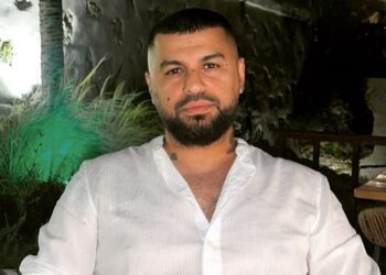 Ervini përlot gjatë takimit me të birin