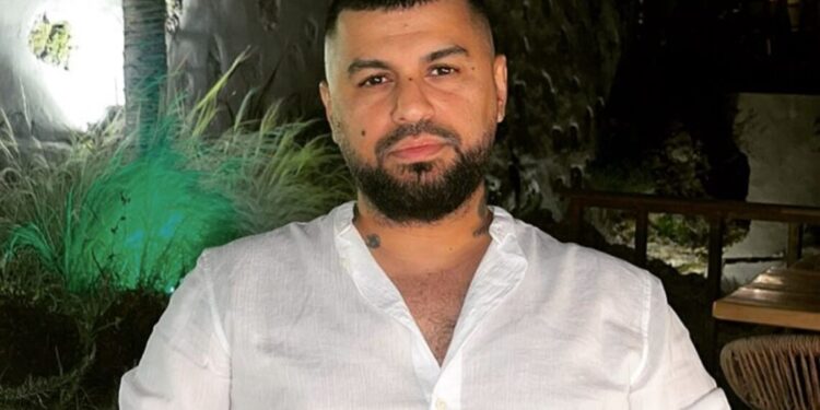 Ervini përlot gjatë takimit me të birin