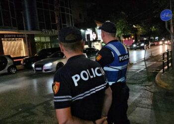 Frikë në Tiranë: Mban mbyllur në shtëpi nënën, gruan, vajzën e mitur dhe ushtron dhunë të vazhdueshme/EMRI