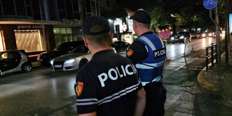 Frikë në Tiranë: Mban mbyllur në shtëpi nënën, gruan, vajzën e mitur dhe ushtron dhunë të vazhdueshme/EMRI