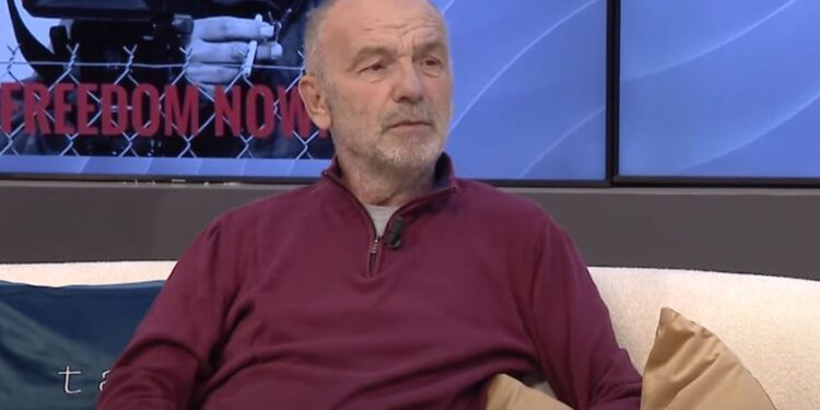 “Më ka rrahur policia serbe”, Sylejman Kllokoqi, kameramani i luftës rrëfen masakrën e Reçakut