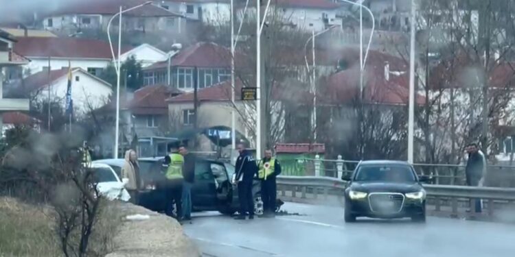 LAJM I FUNDIT/ Aksident i trefishtë në Pogradec, 6 të plagosur