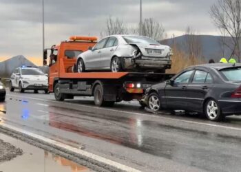 Tjetër aksident në vend, përplasen dy automjete te kryqëzimi i Gjadrit në Lezhë, dy gra të plagosura