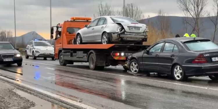 Tjetër aksident në vend, përplasen dy automjete te kryqëzimi i Gjadrit në Lezhë, dy gra të plagosura