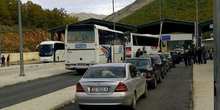 Pas përfundimit të festave të fundvitit emigrantët largohen nga Shqipëria, ja si paraqitet situata në pikat kufitare Kapshticë dhe Qafë Thanë