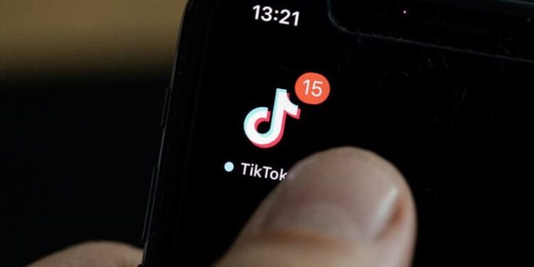 Vetëvrasja e nënës së 4 fëmijëve/ Dëshmia e vajzës dhe telefoni ‘fundosin’ burrin në Durrës, video dhe sms kërcënuese gruas